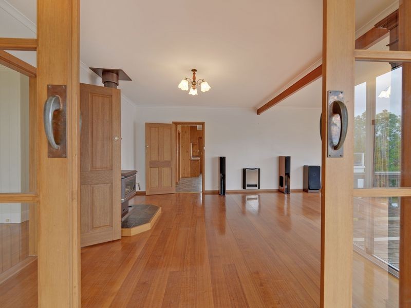 125 Derwent Avenue, Lindisfarne TAS 7015