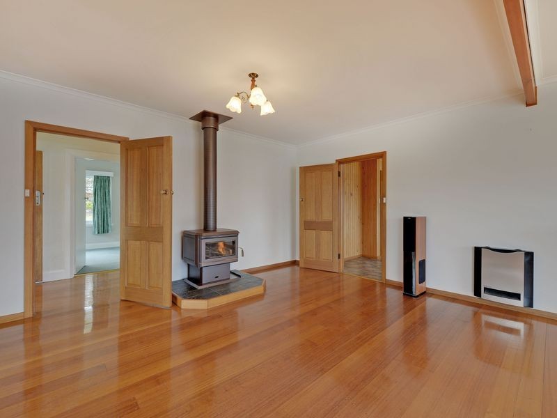 125 Derwent Avenue, Lindisfarne TAS 7015