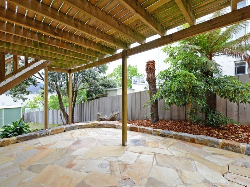 125 Derwent Avenue, Lindisfarne TAS 7015