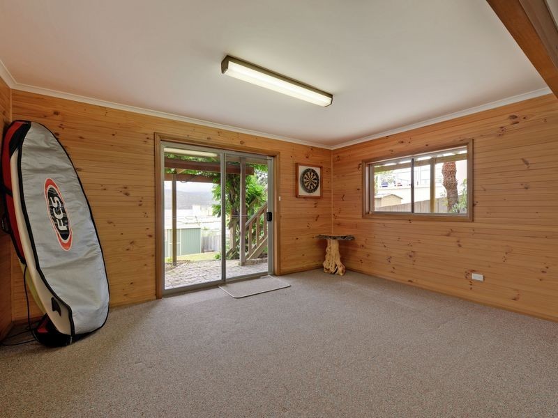 125 Derwent Avenue, Lindisfarne TAS 7015