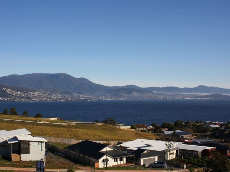 4 Reliance Court, Tranmere TAS 7018