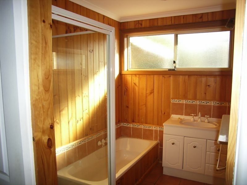 20 Henley Street, Lindisfarne TAS 7015