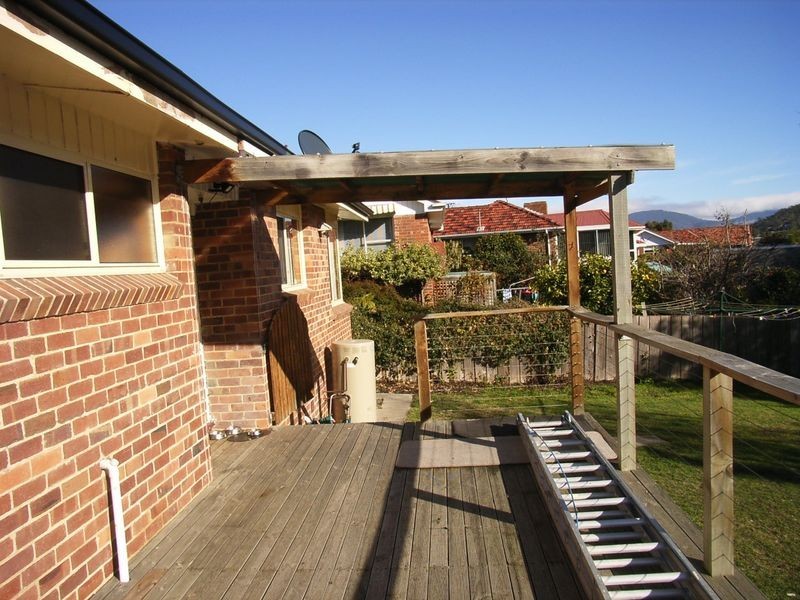 20 Henley Street, Lindisfarne TAS 7015