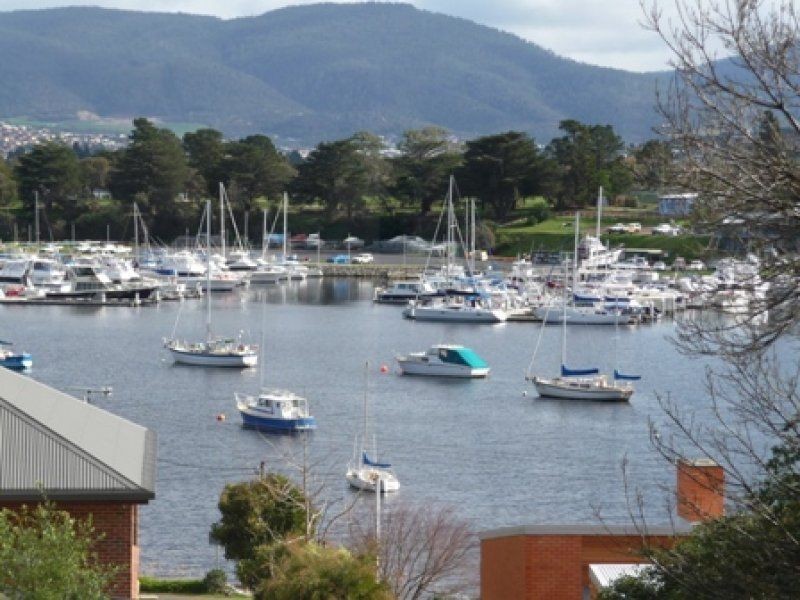 4/89 East Derwent Highway, Lindisfarne TAS 7015