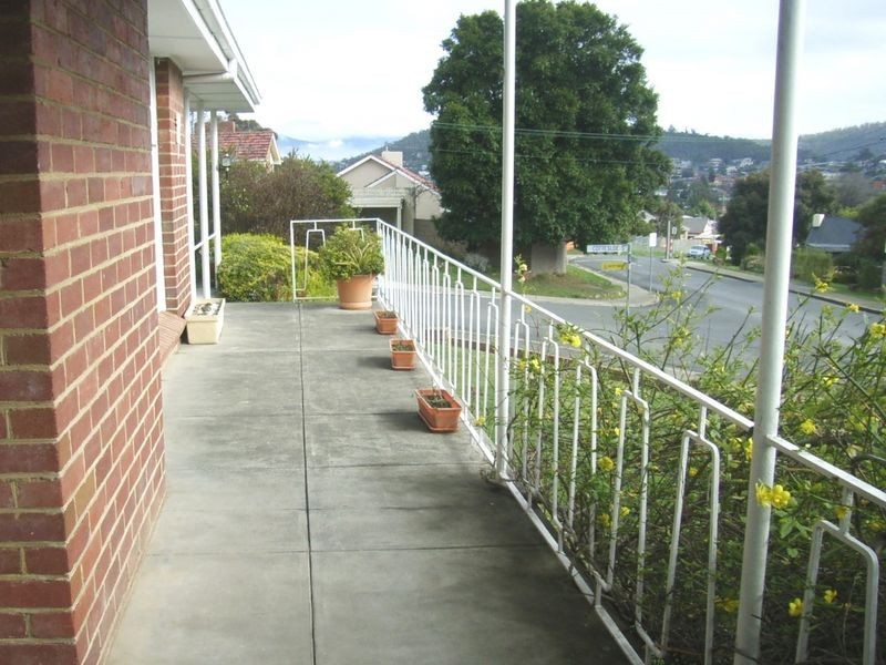 33 Cottesloe Street, Lindisfarne TAS 7015