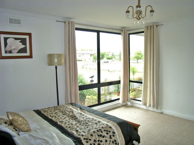 2 Nietta Road, Lindisfarne TAS 7015