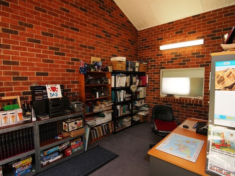 5 Bill Marshall Drive, Orange NSW 2800