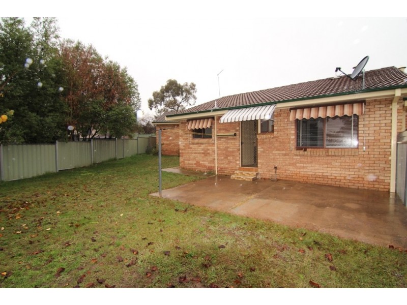 2/13 Anzac Place, Orange NSW 2800