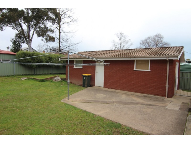 9 Cadogan Crescent, Orange NSW 2800