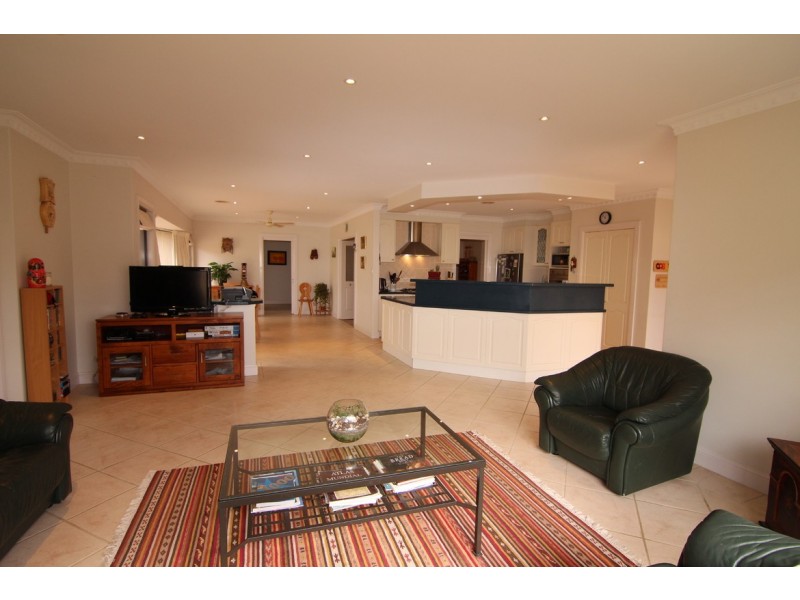 35 Roselawn Drive, Orange NSW 2800