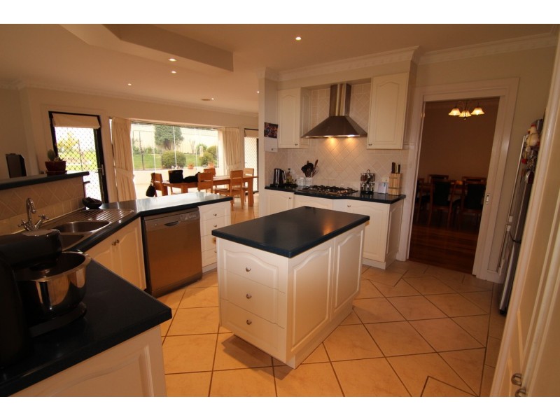 35 Roselawn Drive, Orange NSW 2800