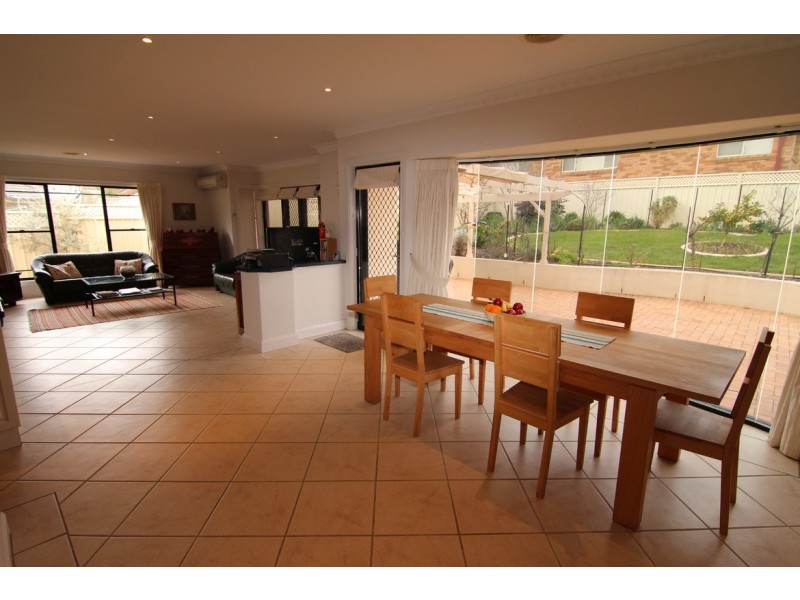 35 Roselawn Drive, Orange NSW 2800