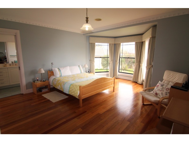 35 Roselawn Drive, Orange NSW 2800