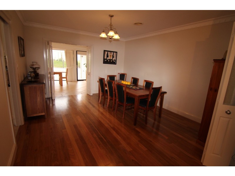 35 Roselawn Drive, Orange NSW 2800