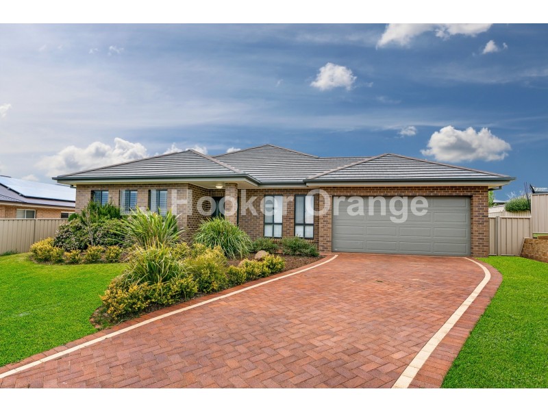 2 Row Close, Orange NSW 2800