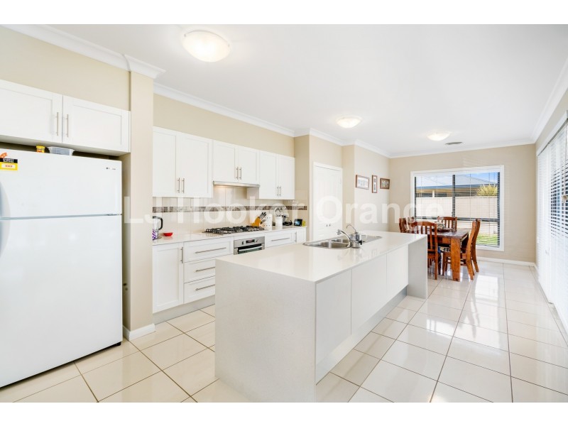 2 Row Close, Orange NSW 2800