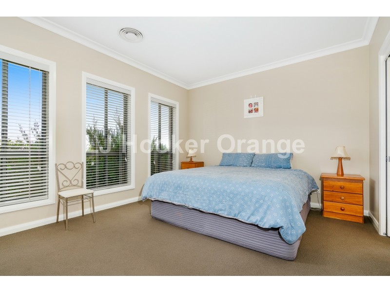 2 Row Close, Orange NSW 2800