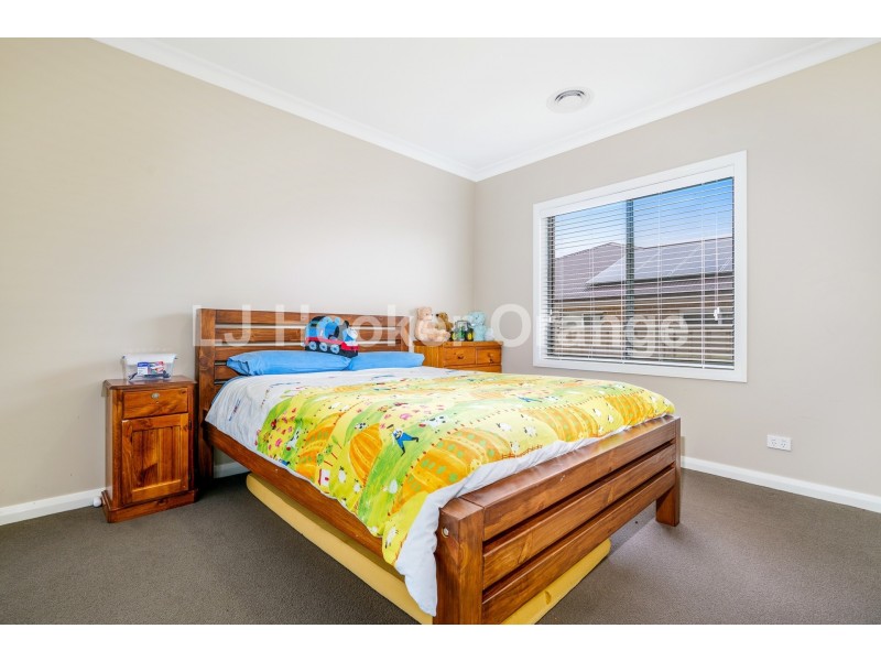 2 Row Close, Orange NSW 2800