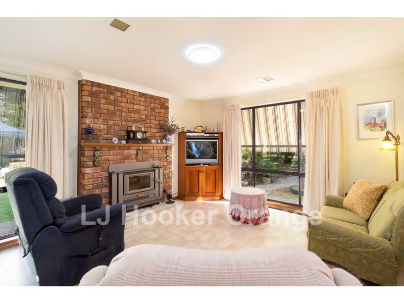 27 Ploughmans Lane, Orange NSW 2800