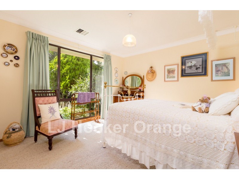 27 Ploughmans Lane, Orange NSW 2800