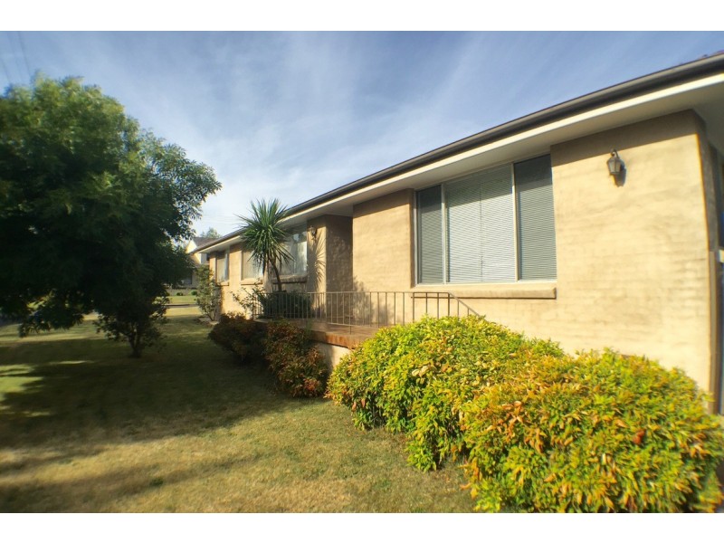 13 Endeavour Avenue, Orange NSW 2800