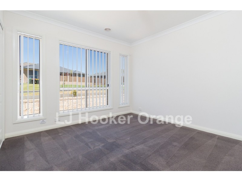 71 Brooklands Drive, Orange NSW 2800