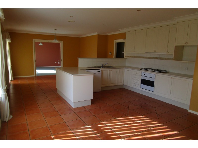 4 Birchgrove Drive, Orange NSW 2800