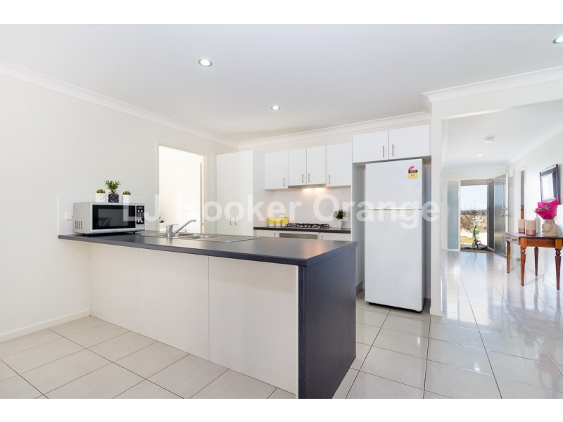 35 Honeyman Drive, Orange NSW 2800