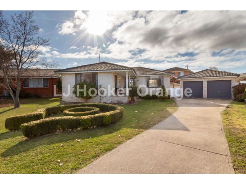 7 James Cook Crescent, Orange NSW 2800