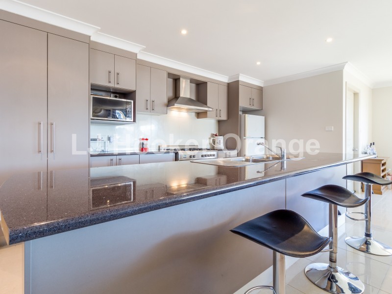 26 Botanic Way, Orange NSW 2800