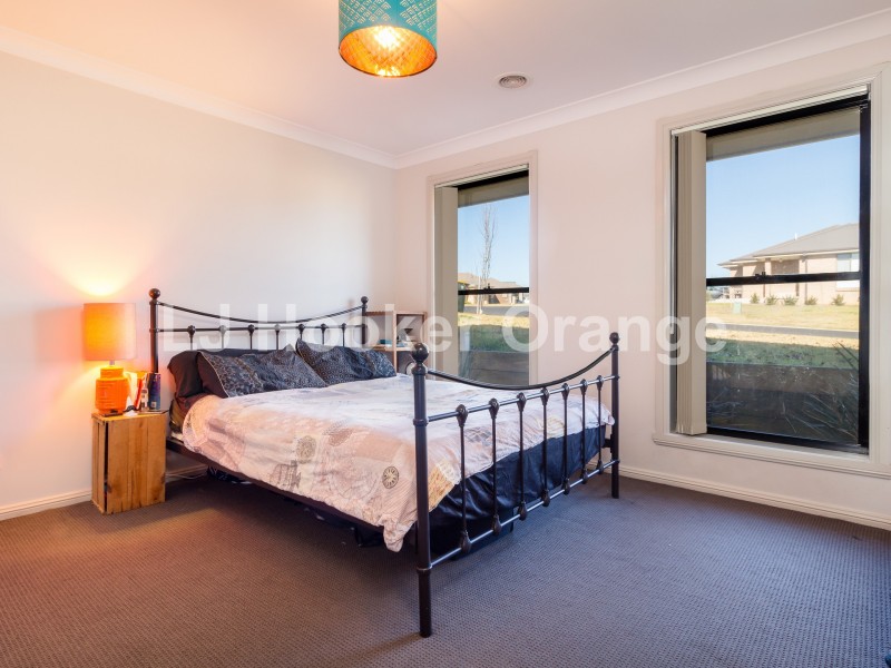 26 Botanic Way, Orange NSW 2800