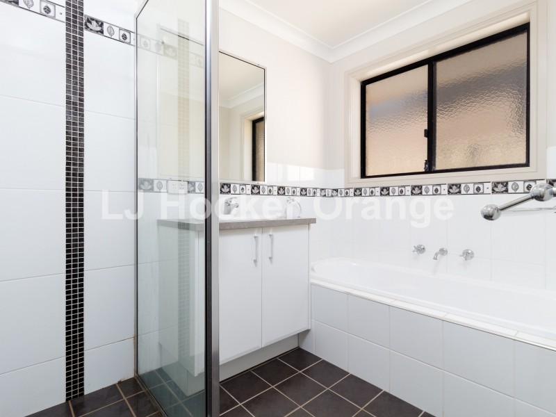 26 Botanic Way, Orange NSW 2800