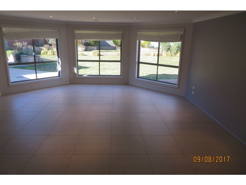 37 Goldfinch Way, Orange NSW 2800