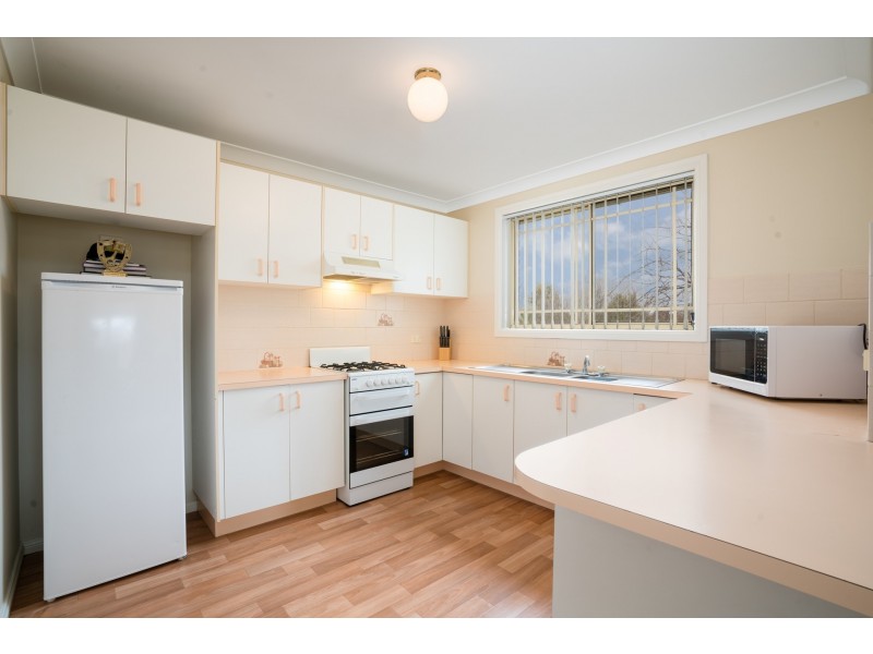 1/10 Turner Crescent, Orange NSW 2800