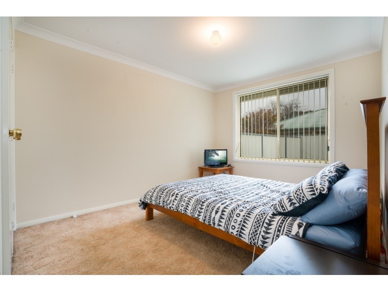 1/10 Turner Crescent, Orange NSW 2800