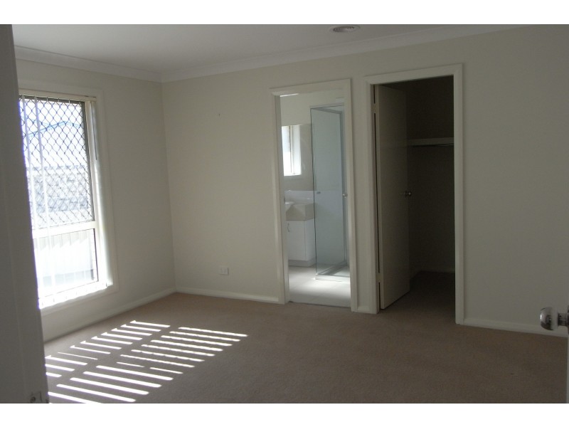 16 Lombardy Way, Orange NSW 2800