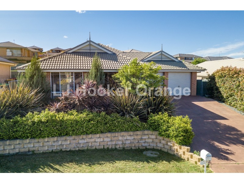 8 Quinlan Run, Orange NSW 2800