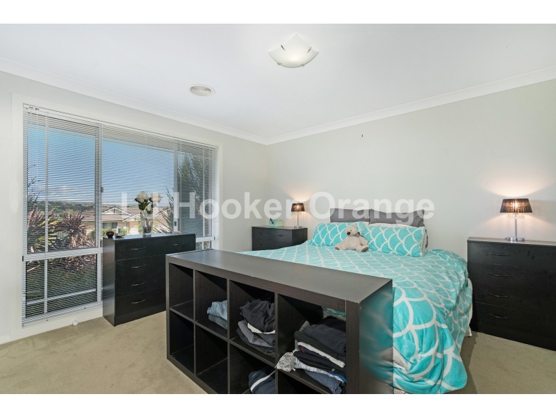 8 Quinlan Run, Orange NSW 2800