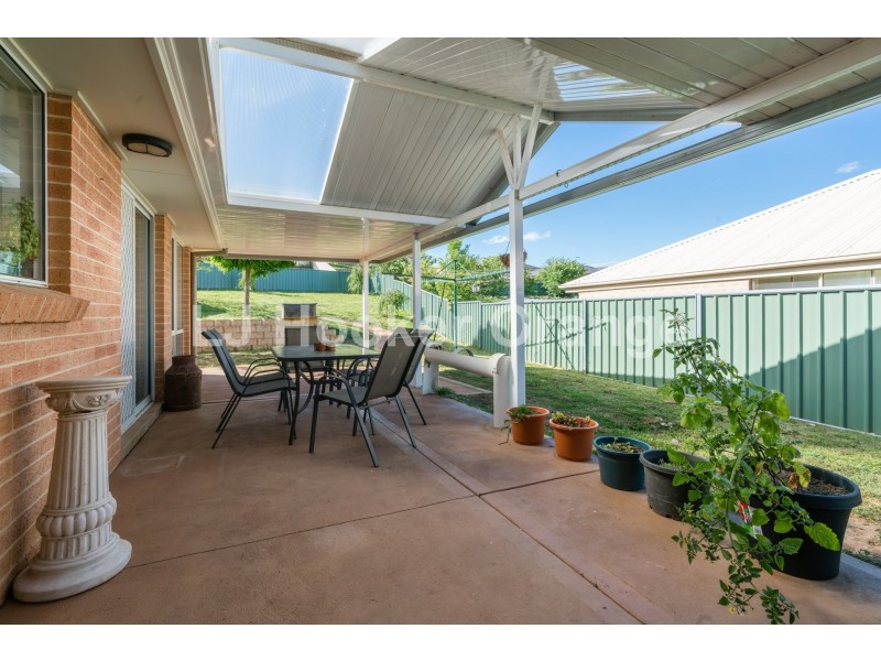 8 Quinlan Run, Orange NSW 2800