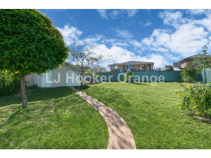 8 Quinlan Run, Orange NSW 2800