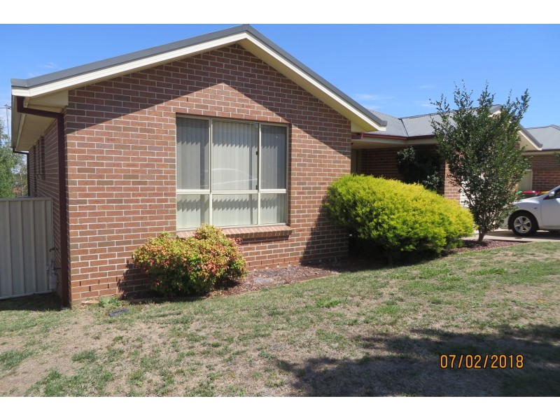 24 Bert Whiteley Place, Orange NSW 2800