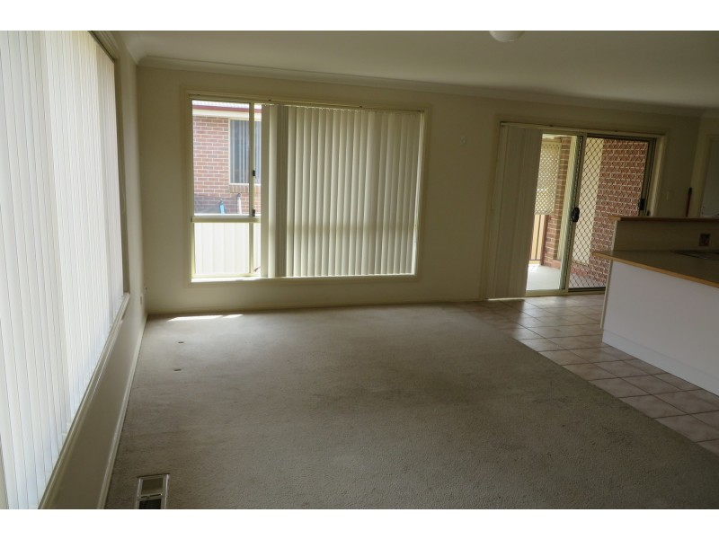 24 Bert Whiteley Place, Orange NSW 2800