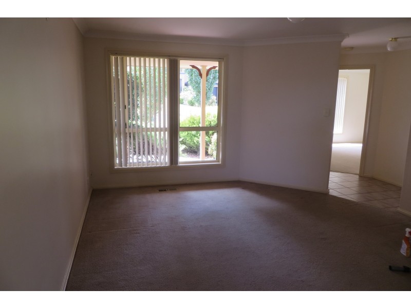 24 Bert Whiteley Place, Orange NSW 2800