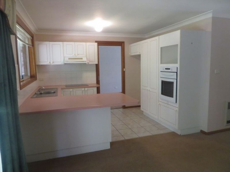 33 Namatjira Crescent, Orange NSW 2800