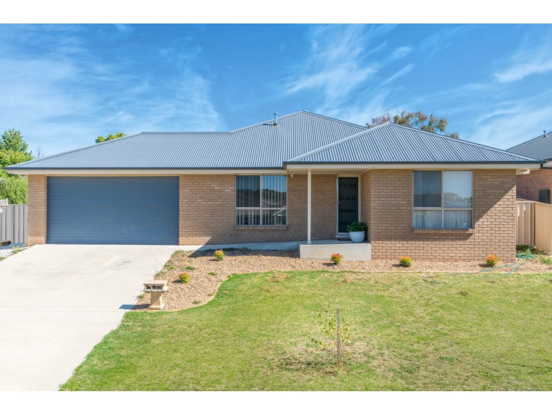 26 Robinson Court, Orange NSW 2800