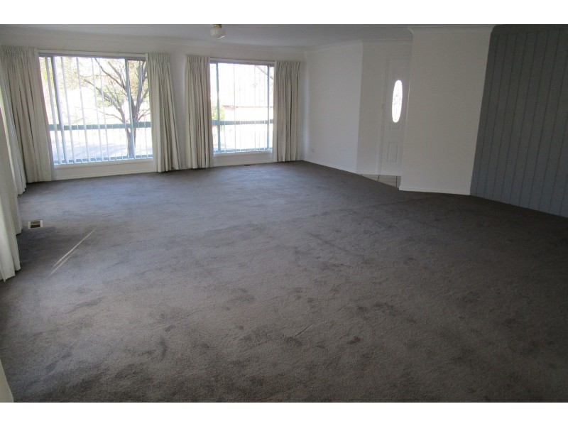 18 Crinoline Street, Orange NSW 2800