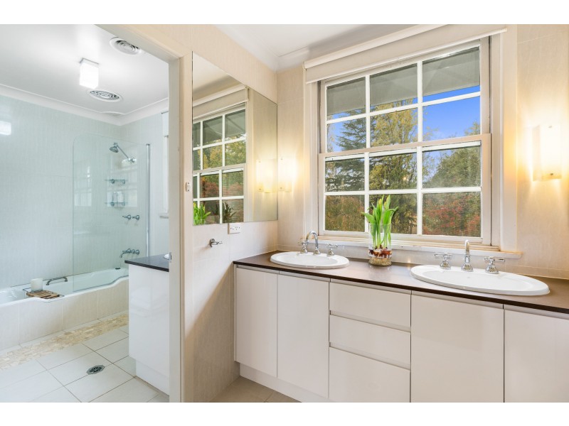 4 Yarawini Drive, Orange NSW 2800