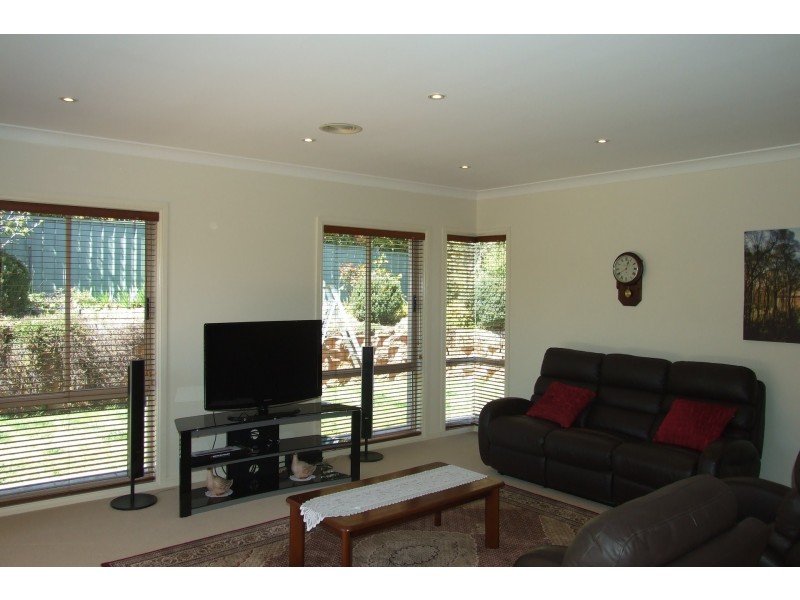 35 Goldfinch Way, Orange NSW 2800