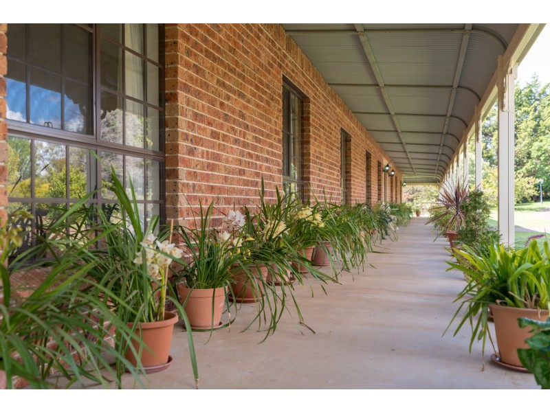 6 Borrodell Drive, Orange NSW 2800