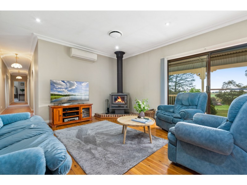 6 Borrodell Drive, Orange NSW 2800